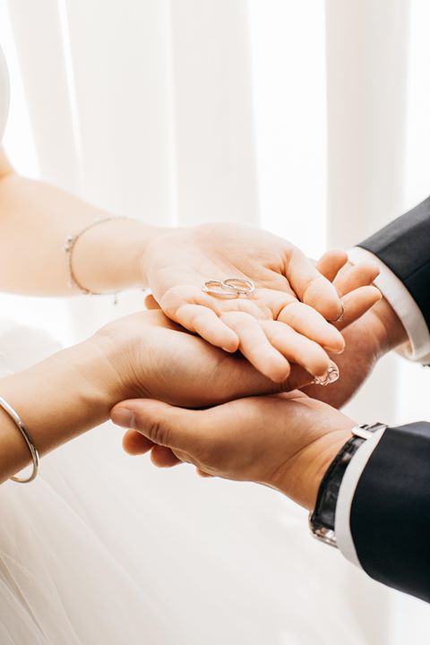 Nhẫn cưới bị xước phải làm sao