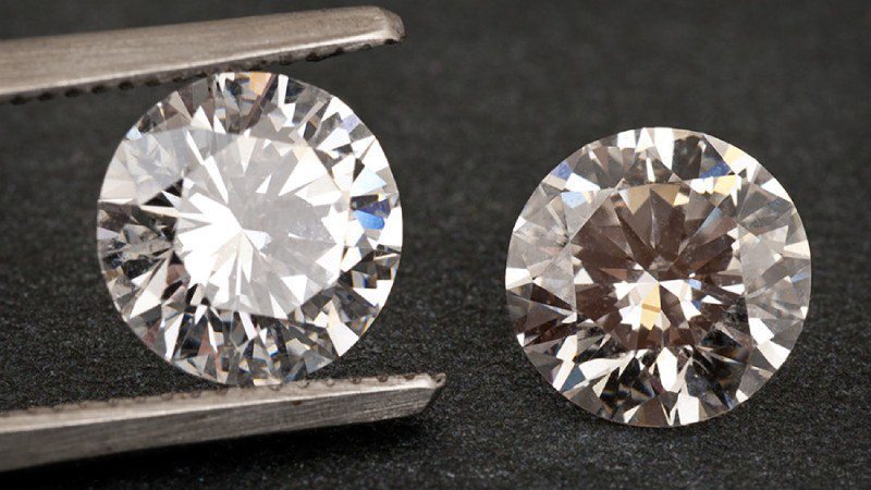 So sánh đá CZ và Moissanite