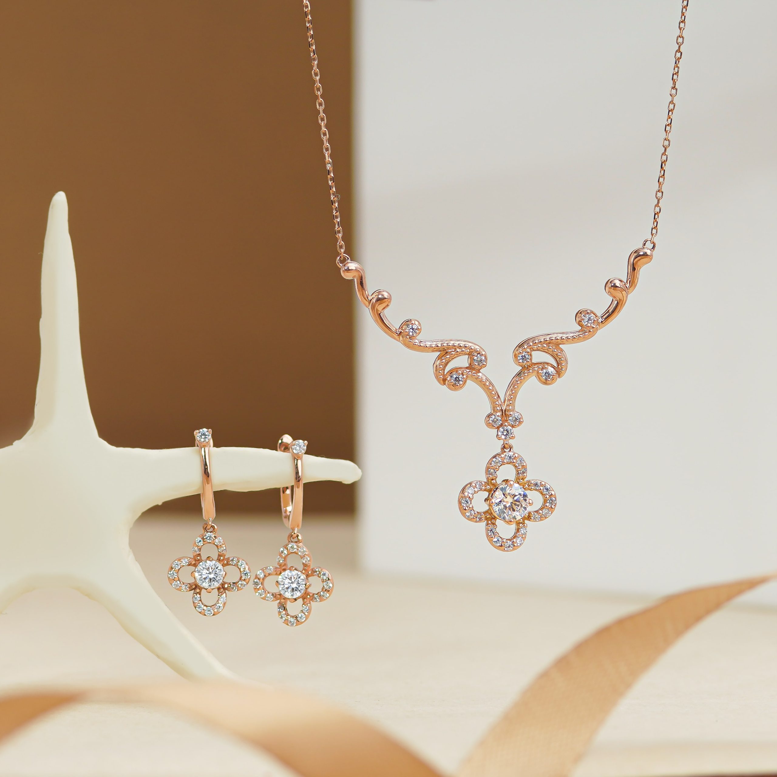 Vàng 18K là vàng gì? Nên mua trang sức vàng 18K không?