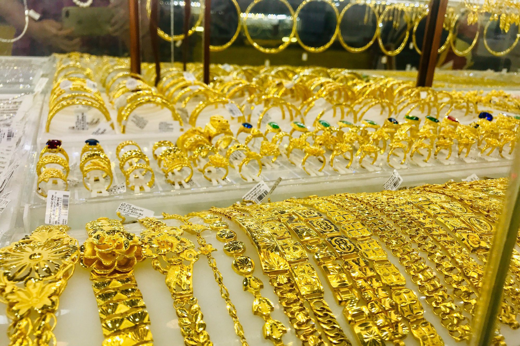 Vàng 24K là gì? Có nên đầu tư vào vàng 24K không?