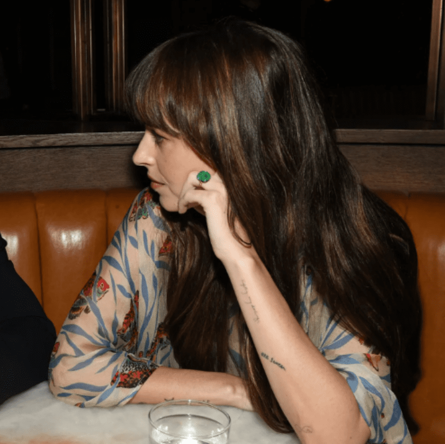 Mẫu nhẫn đính hôn của Dakota Johnson