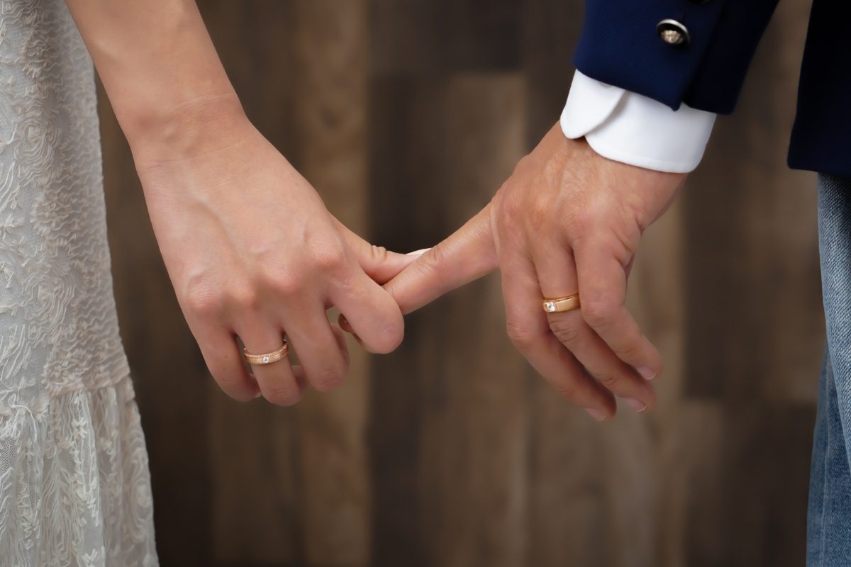 Bán nhẫn cưới có sao không