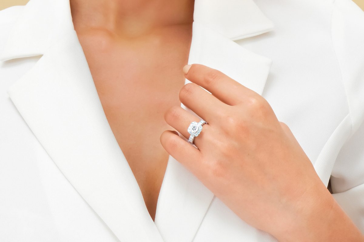 Chưa cưới có nên đeo nhẫn ngón áp út không?