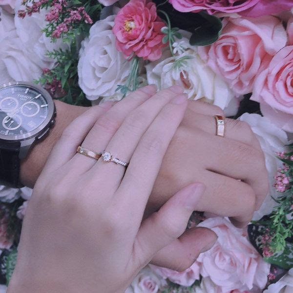 Nhẫn đính hôn và nhẫn cưới khác nhau không