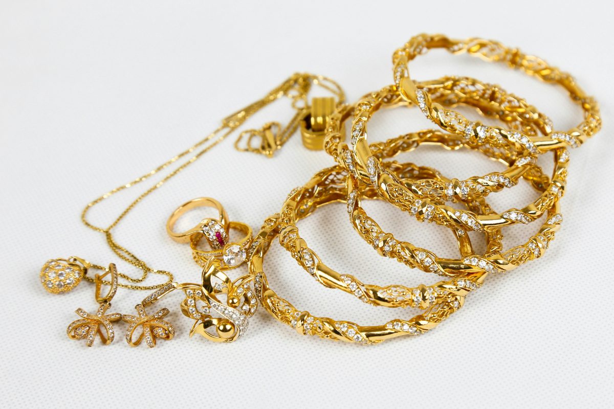 Vàng 10K có bị xỉn màu không