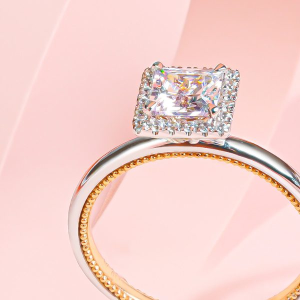 Đá Moissanite là gì?