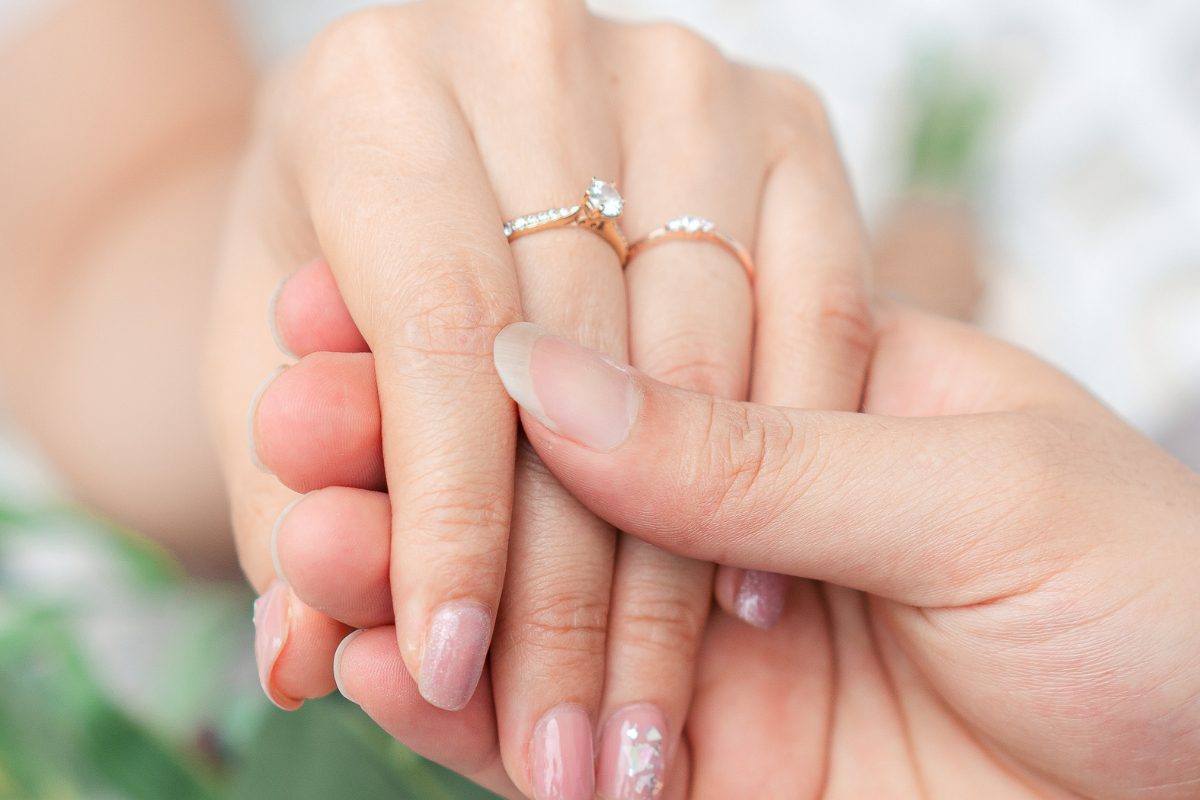 nhẫn đính hôn và nhẫn cưới