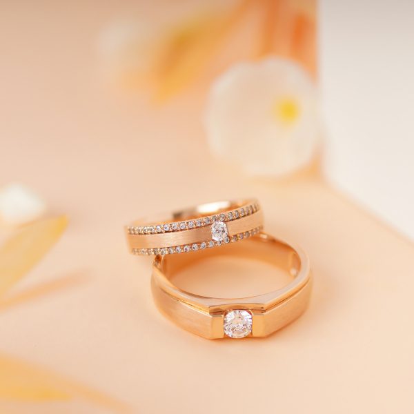 Nhẫn đính hôn và nhẫn cưới