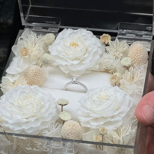 Hộp cầu hôn tích hợp hoa khô