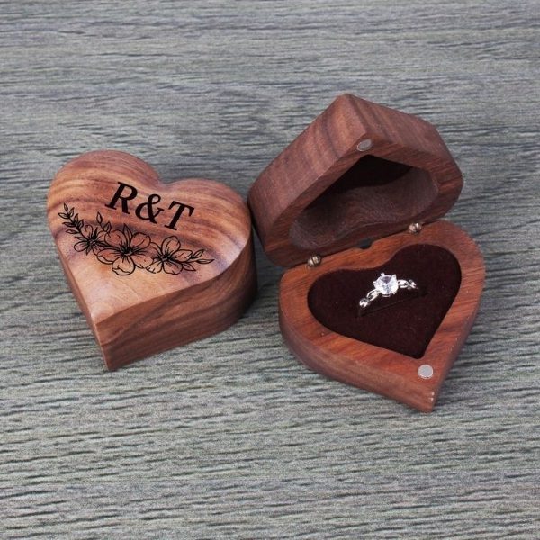 Hộp nhẫn cầu hôn thiết kế riêng