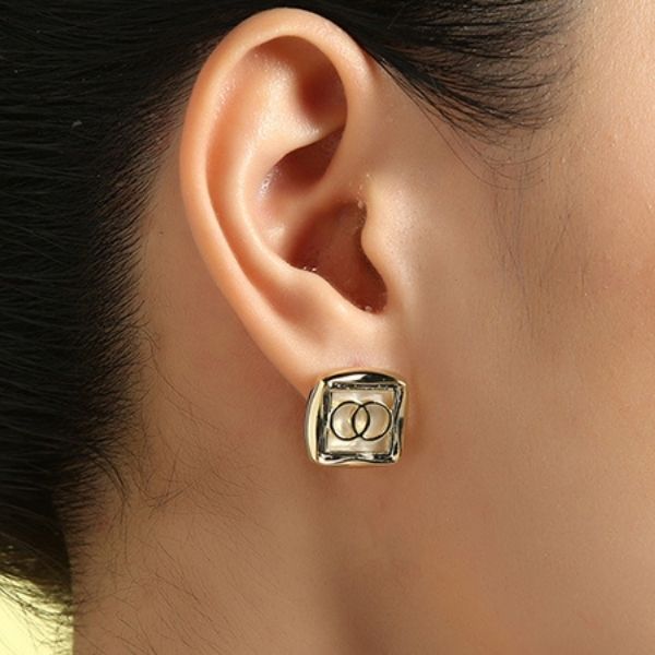 Mặt tròn đeo bông tai nào hợp?