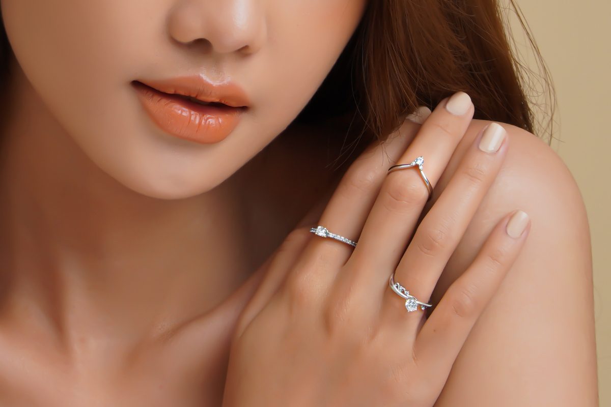 mẫu nhẫn cầu hôn đơn giản