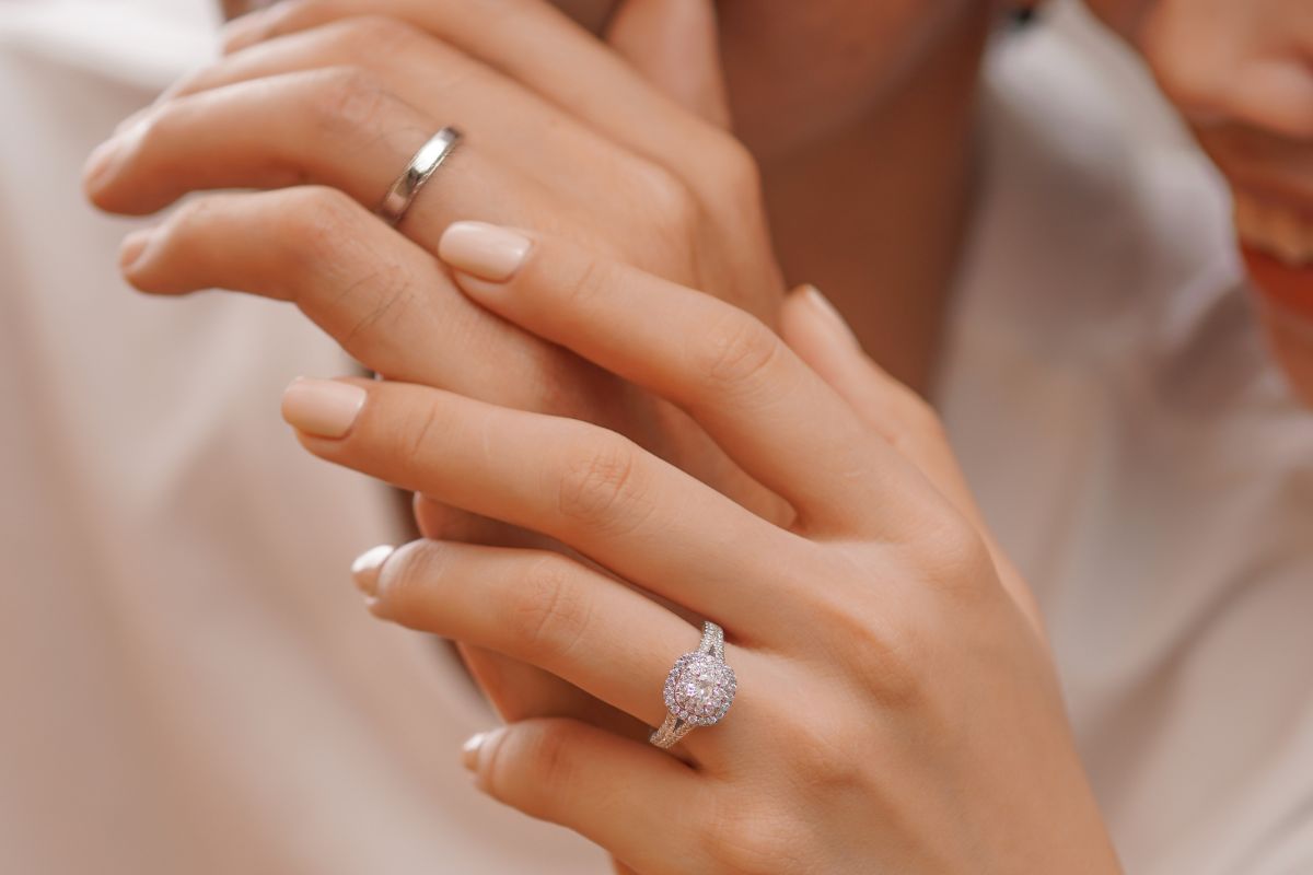 Yêu nhau có nên đeo nhẫn đôi không?