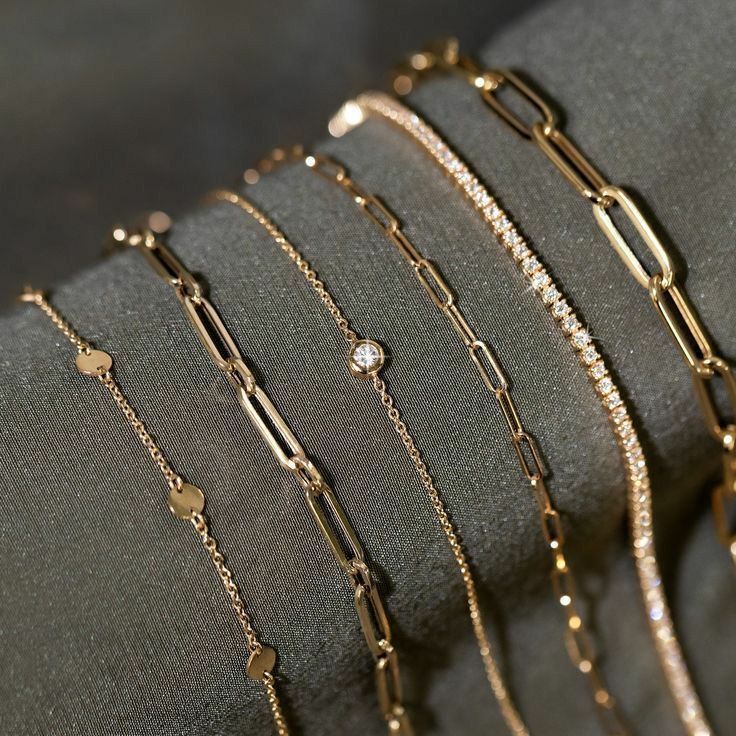 Cách chọn những mẫu lắc tay vàng 18K đẹp và phù hợp với bạn