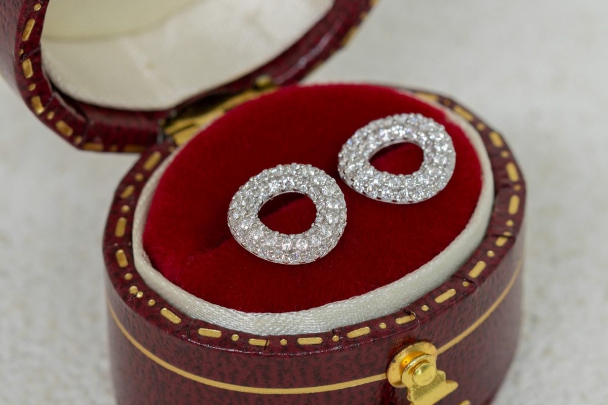 Bông tai cho người lớn tuổi