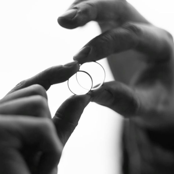 Có nên đổi nhẫn cưới không nếu nhẫn bị rộng