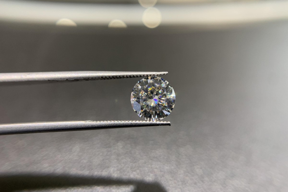 Đá Moissanite là gì