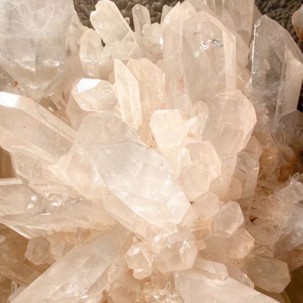 Đặc điểm của đá thạch anh trắng