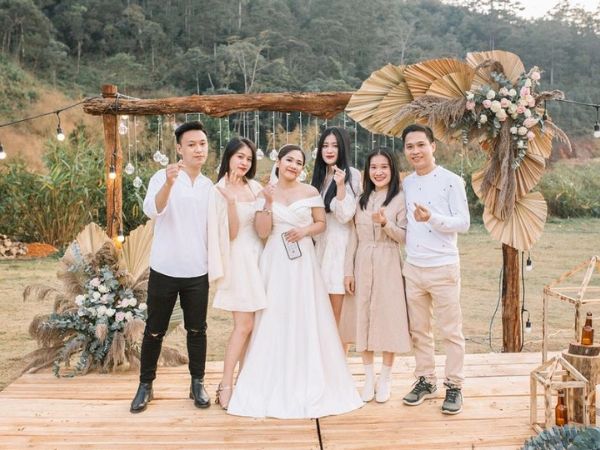 Dress code đám cưới màu Trắng – Be