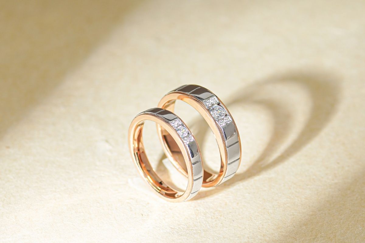 Giá nhẫn cưới vàng tây mới nhất 2026