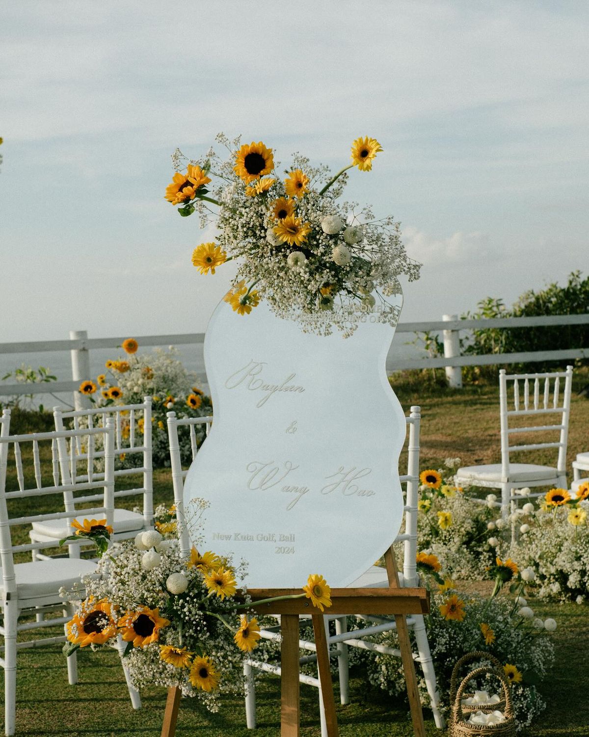 Hoa hướng dương trang trí đám cưới