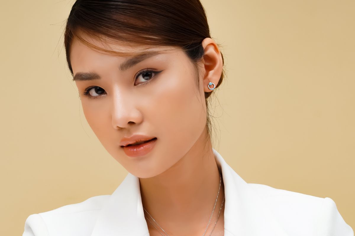 Hoa tai vàng tây