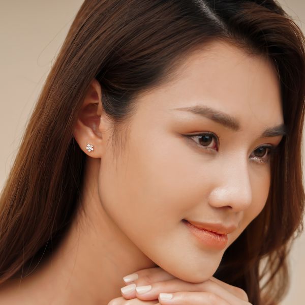 Cách chọn bông tai nụ vàng phù hợp với khuôn mặt và phong cách