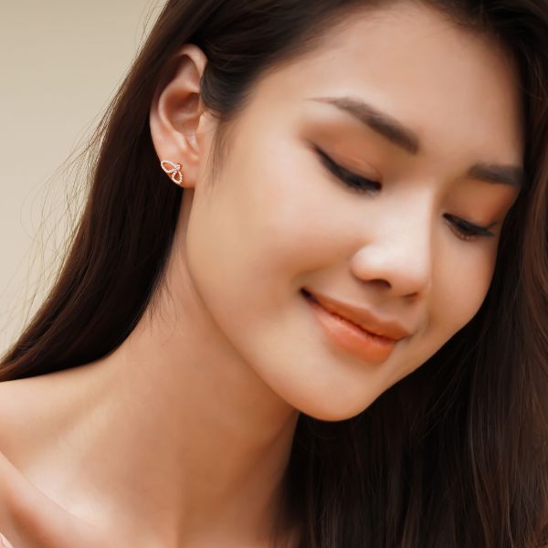 Cách chọn bông tai nụ vàng phù hợp với khuôn mặt và phong cách