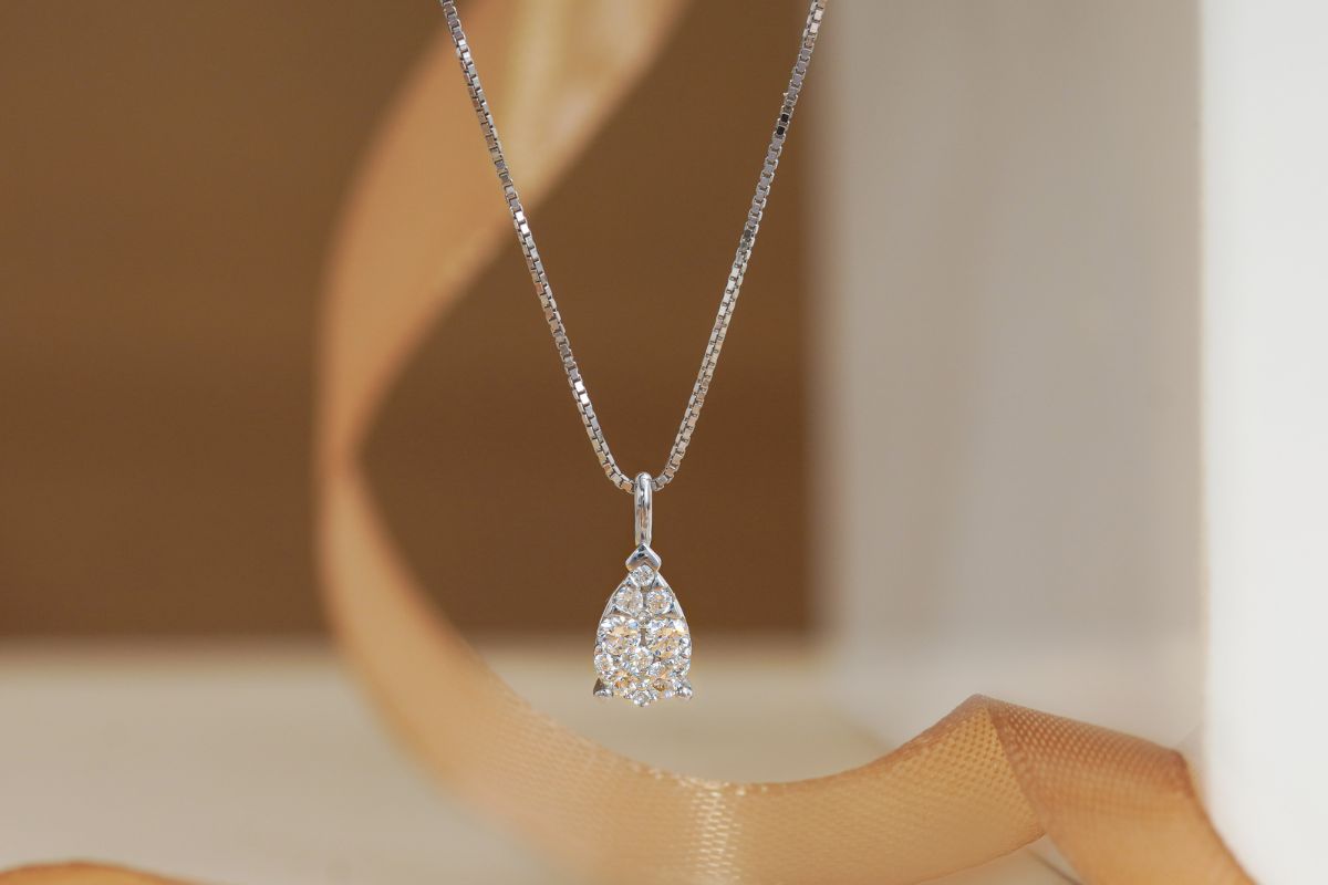 Khám phá những mẫu mặt dây chuyền vàng nhỏ xinh được ưa chuộng nhất năm nay