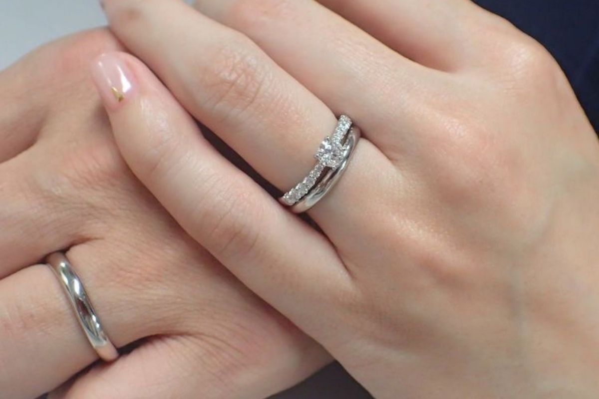 Mua nhẫn cưới đeo trước có sao không?