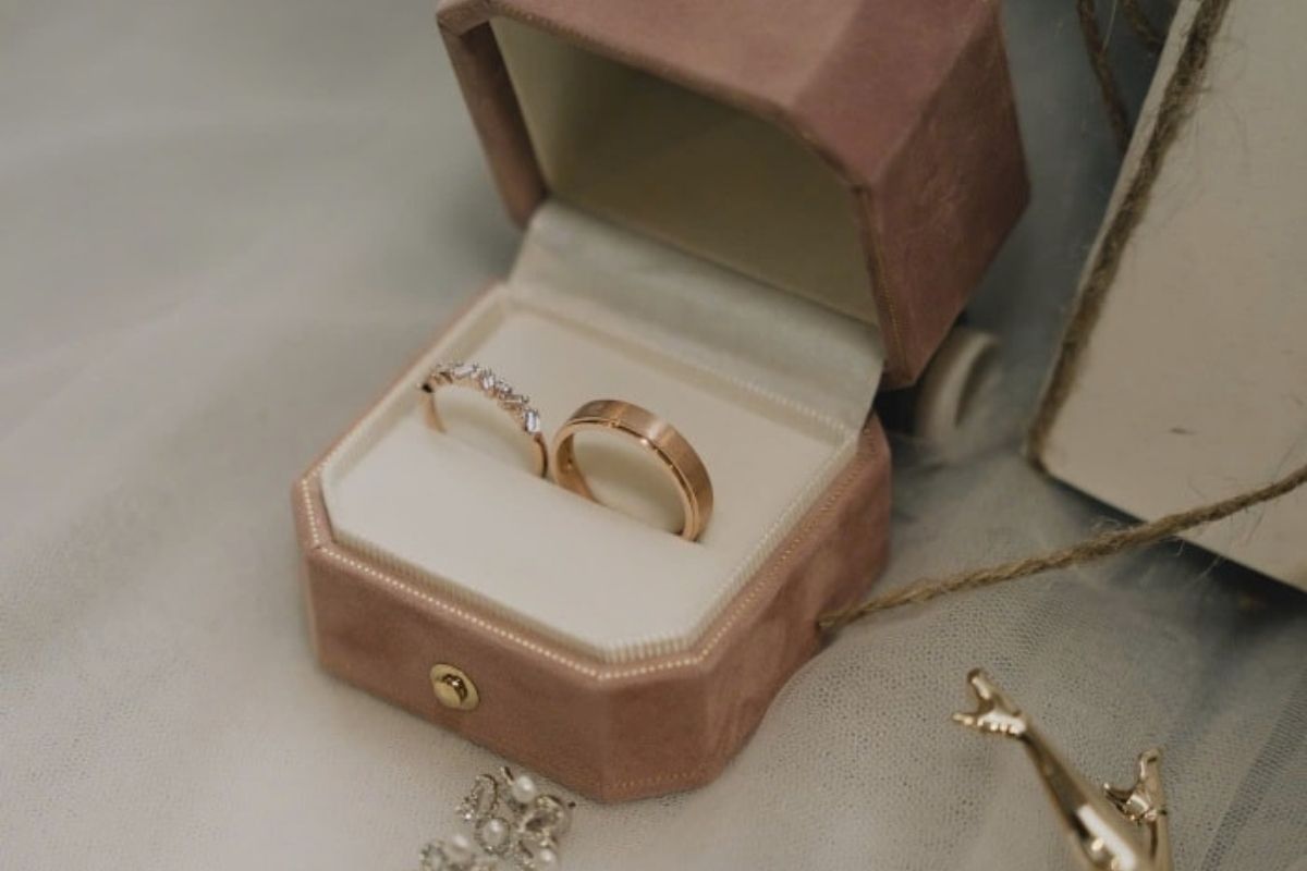 Nên mua nhẫn cưới 14k hay 18k?