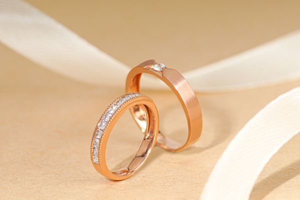 Nhẫn cưới bị móp