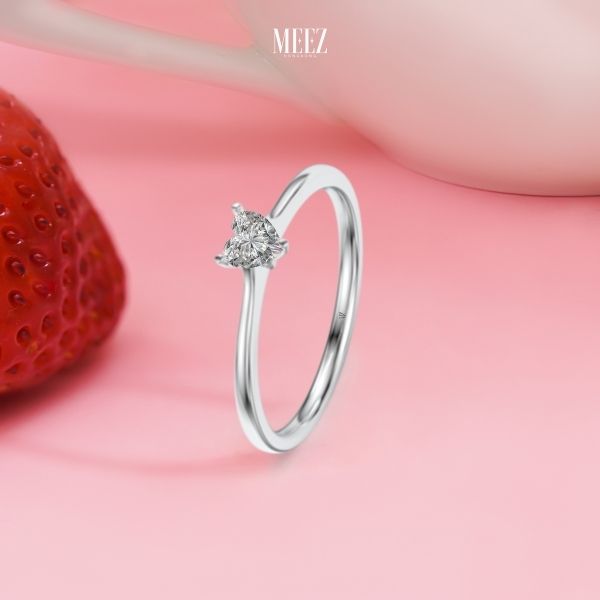 Nhẫn đính hôn Moissanite