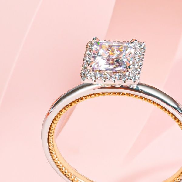 Nhẫn đính hôn Moissanite