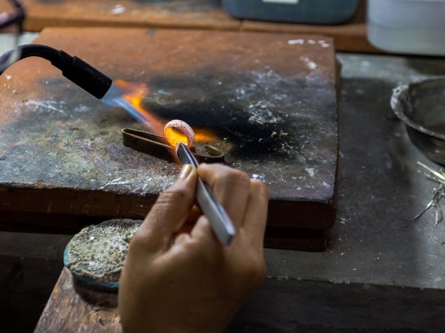 Nhiệt độ nóng chảy của vàng là bao nhiêu?