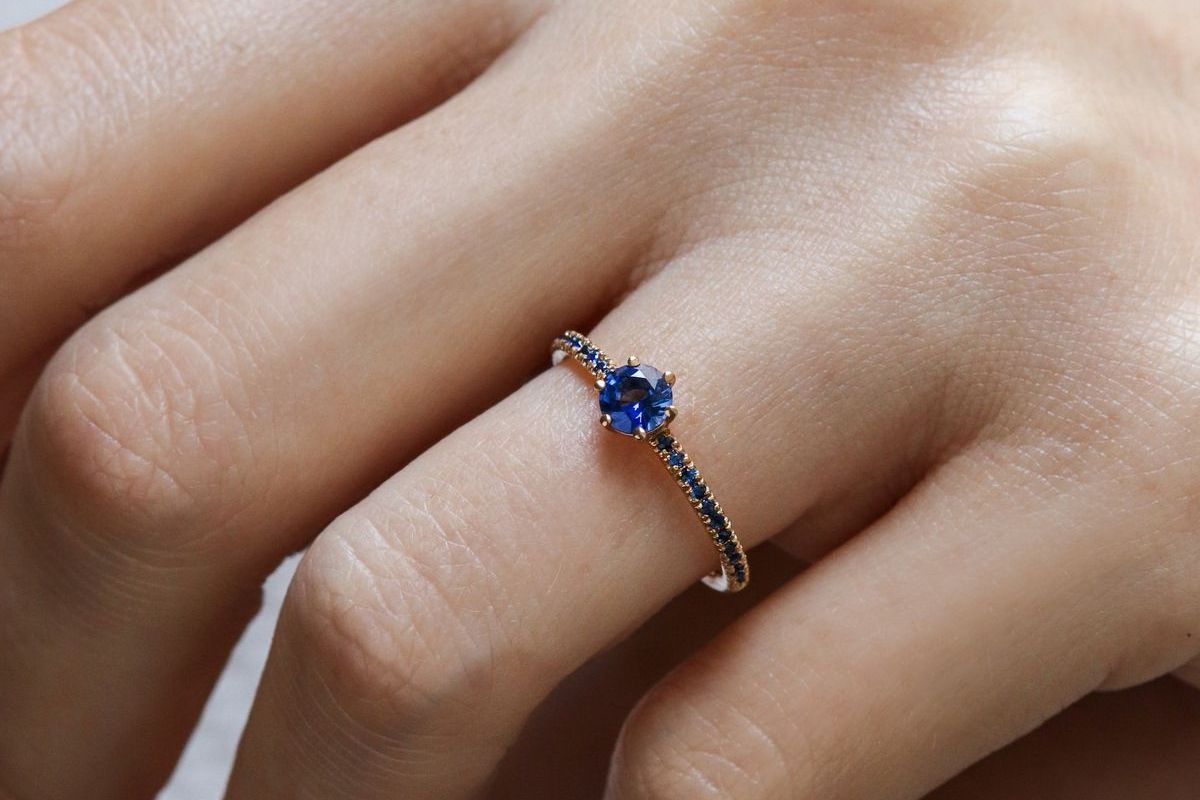 Nữ mệnh Thủy đeo nhẫn ngón nào