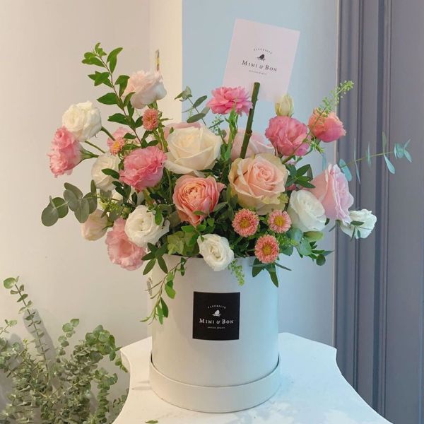 Quà tặng 20/10 Hoa tươi và thiệp chúc tay