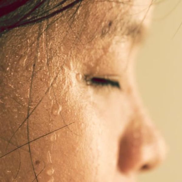 Tại sao đeo vàng bị ngứa?