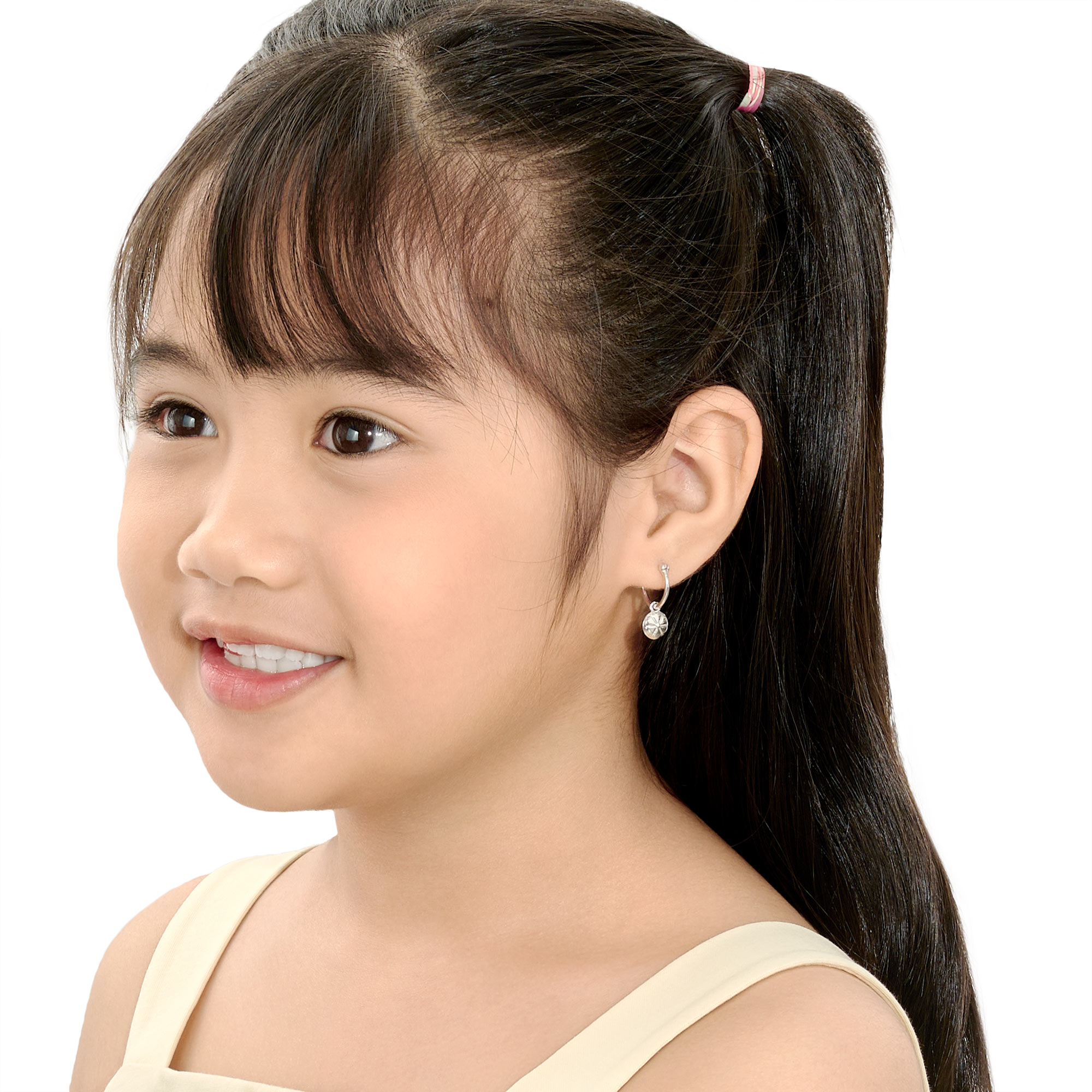 Tại sao nên chọn bông tai vàng 18k cho bé gái?