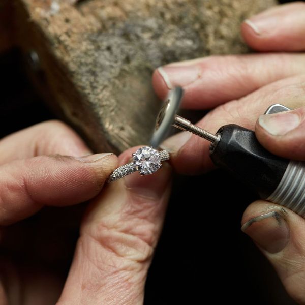 Thợ kim hoàn làm những gì?