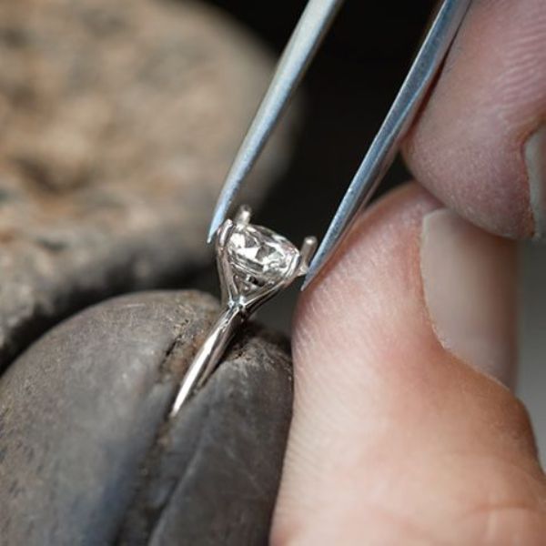 Làm thợ kim hoàn đòi hỏi kỹ năng gì?