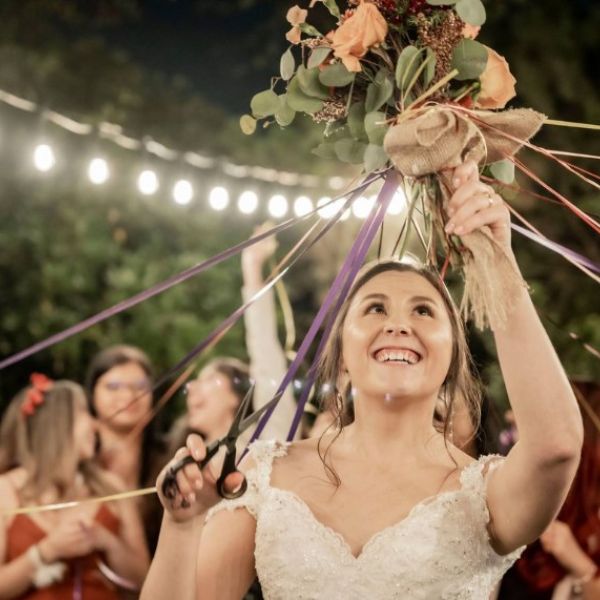 Những ý tưởng tung hoa cưới độc đáo và đầy cảm xúc