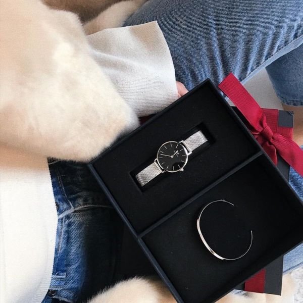 Yêu nhau kiêng tặng gì?