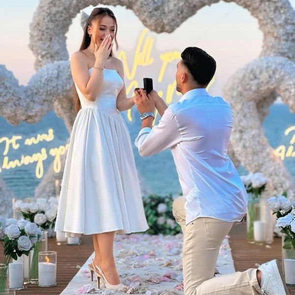 Có nên cầu hôn bằng nhẫn bạc không?