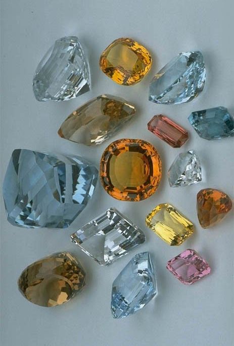 Đá Zircon hợp với mệnh nào?