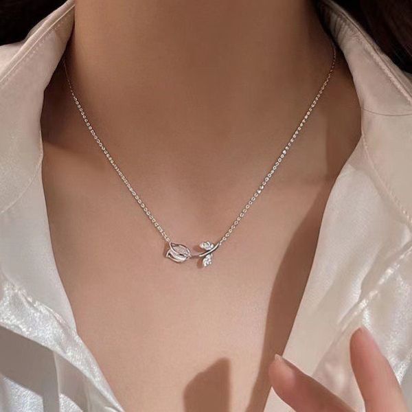 Lý do dây chuyền bạc xi bạch kim được giới trẻ yêu thích