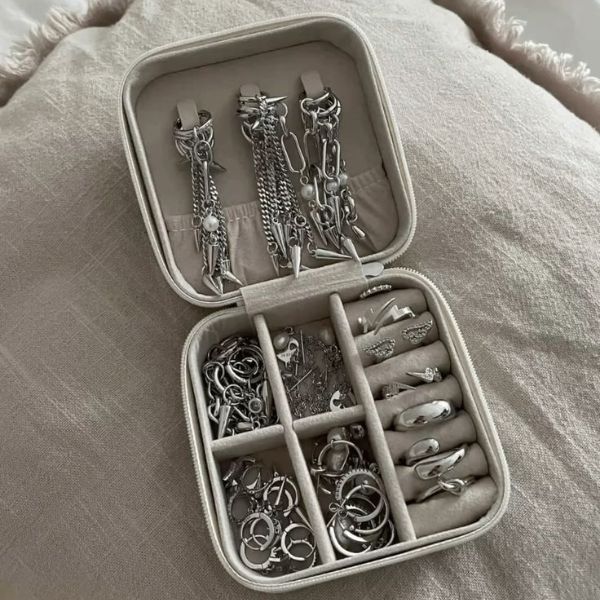 Đeo bạc bị đen không?