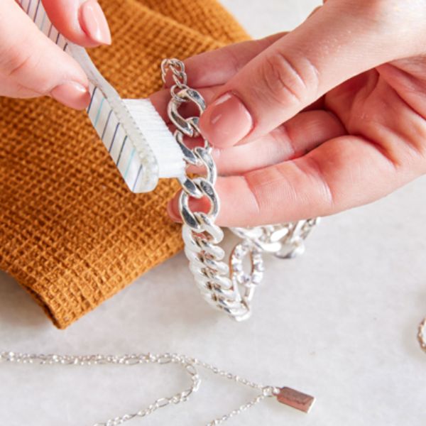 Cách hạn chế bạc bị đen nhanh