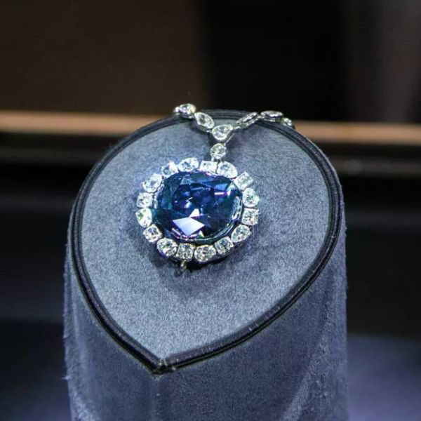 Kim cương xanh The Hope 