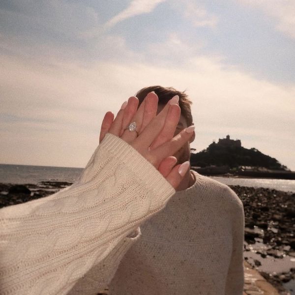 Những rủi ro thường gặp khi mua nhẫn cầu hôn online